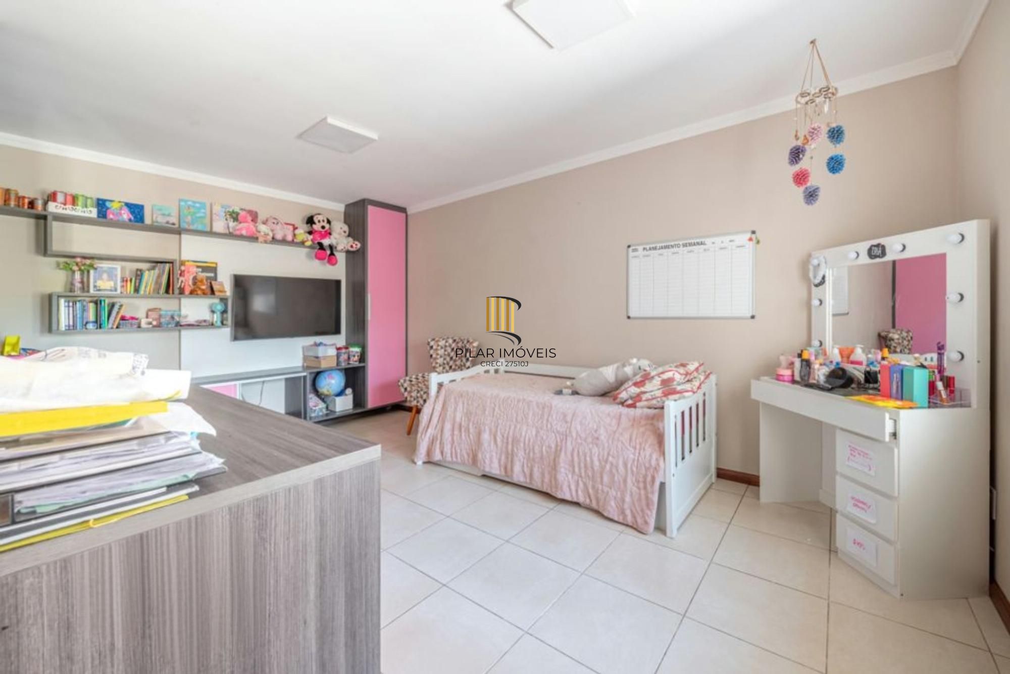 Casa 3 Dormitórios com Suíte e Piscina no Teresópolis