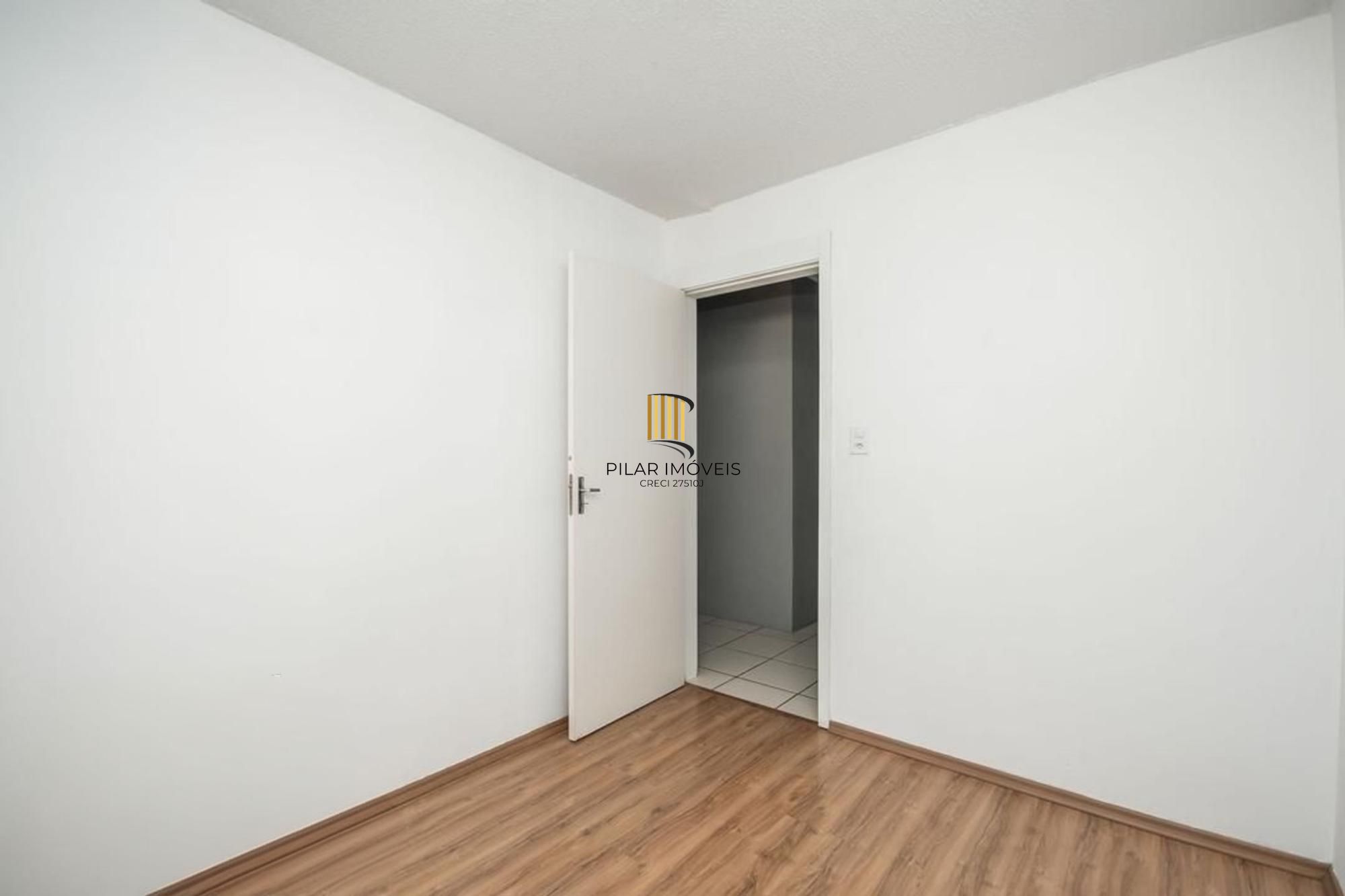 Apartamento térreo de 2 quartos, portaria 24 horas no bairro Glória.