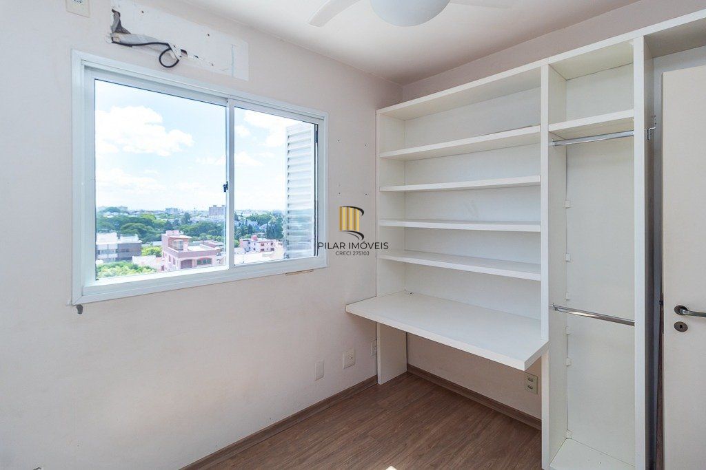 Apartamento com 2 quartos, vaga e sacada e churrasqueira no bairro Sarandi