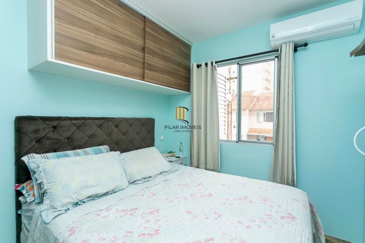 Casa 2 dormitórios 2 vagas cobertas em condomínio com Piscina Porto Alegre