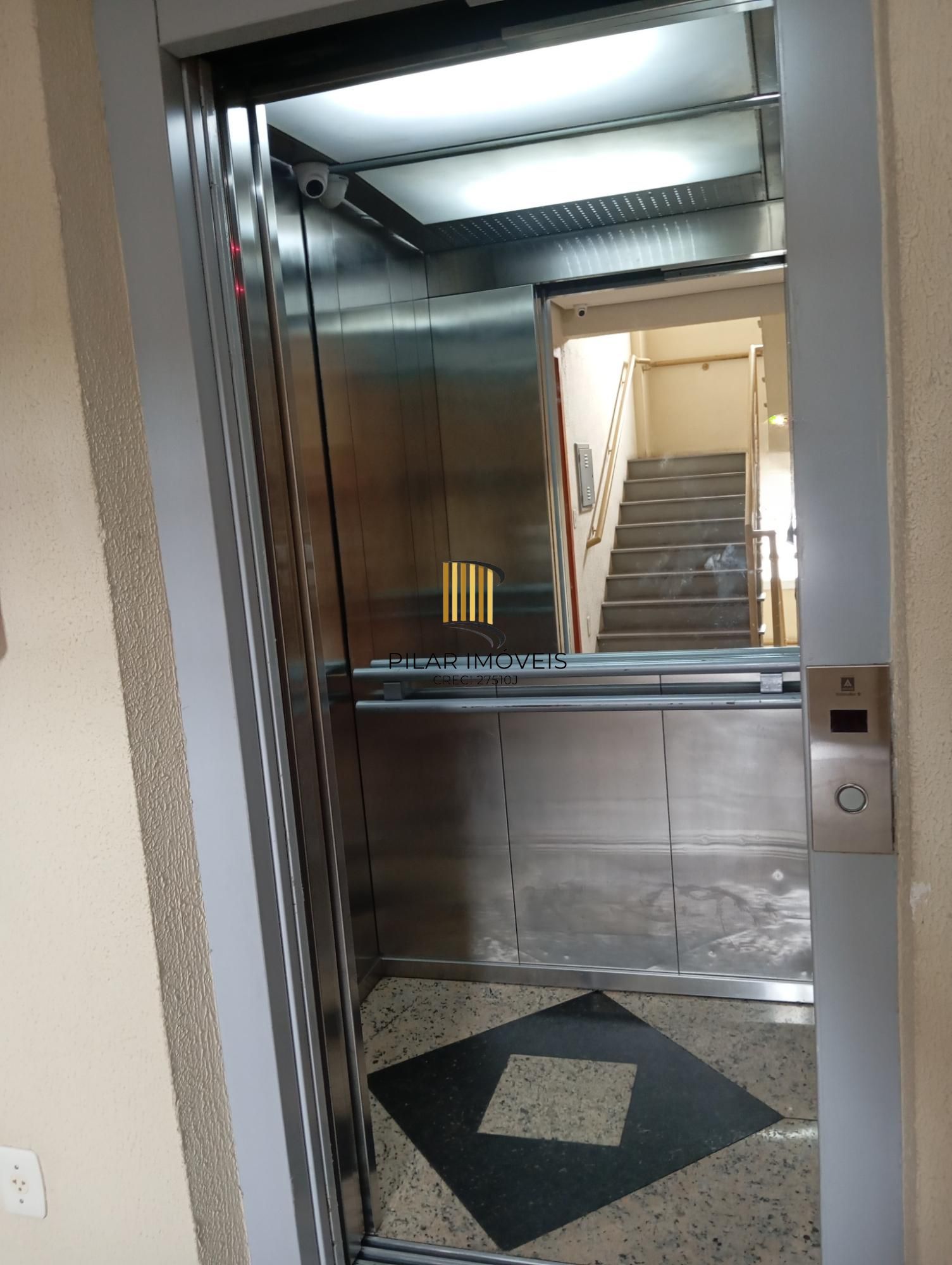 Apartamento com 2 Dormitórios, Vaga Dupla e Elevador no Floresta