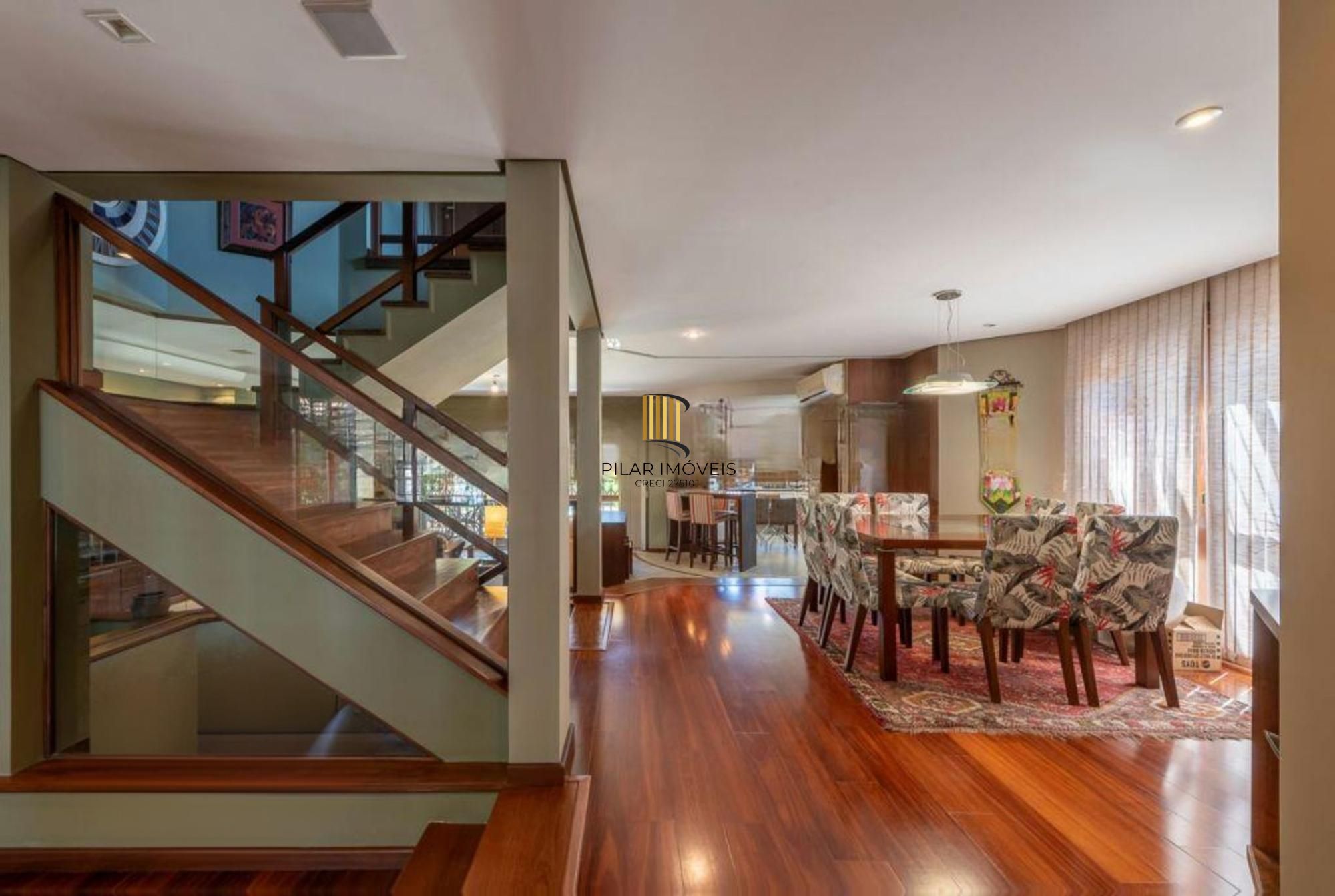 Casa com 5 dormitórios, 2 suítes, 2 vagas,360m² à venda no Jardim Itu Sabará.