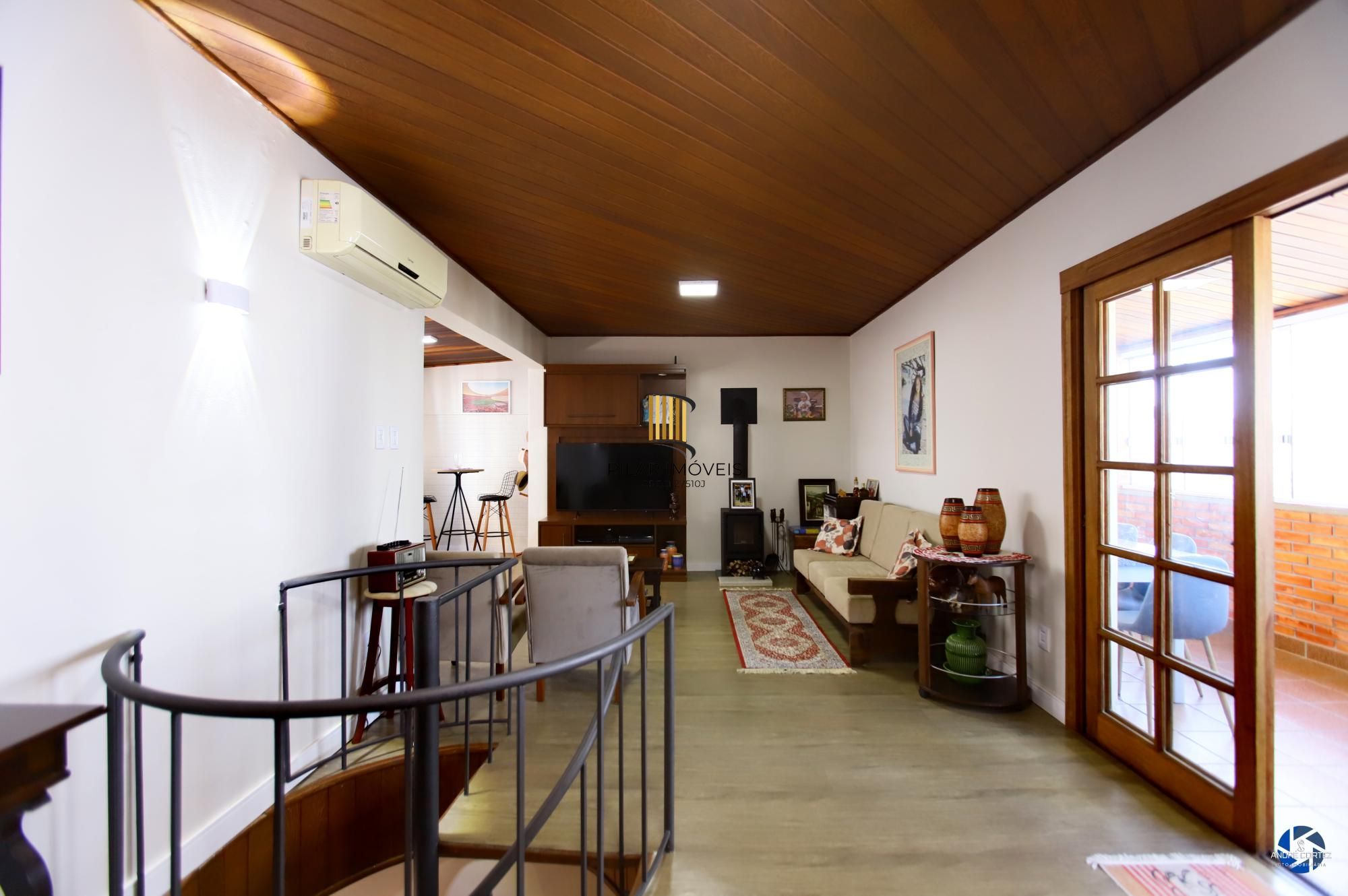 Cobertura com 3 dormitórios e 2 vagas no Bairro Santana