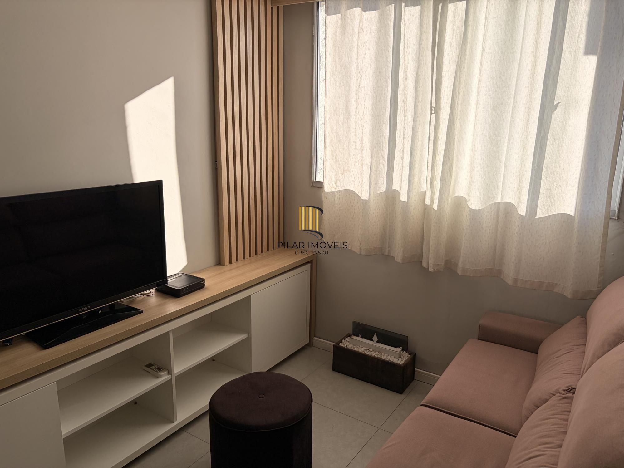 Apartamento com 2 quartos e 1 vaga de garagem no Bairro Sarandí