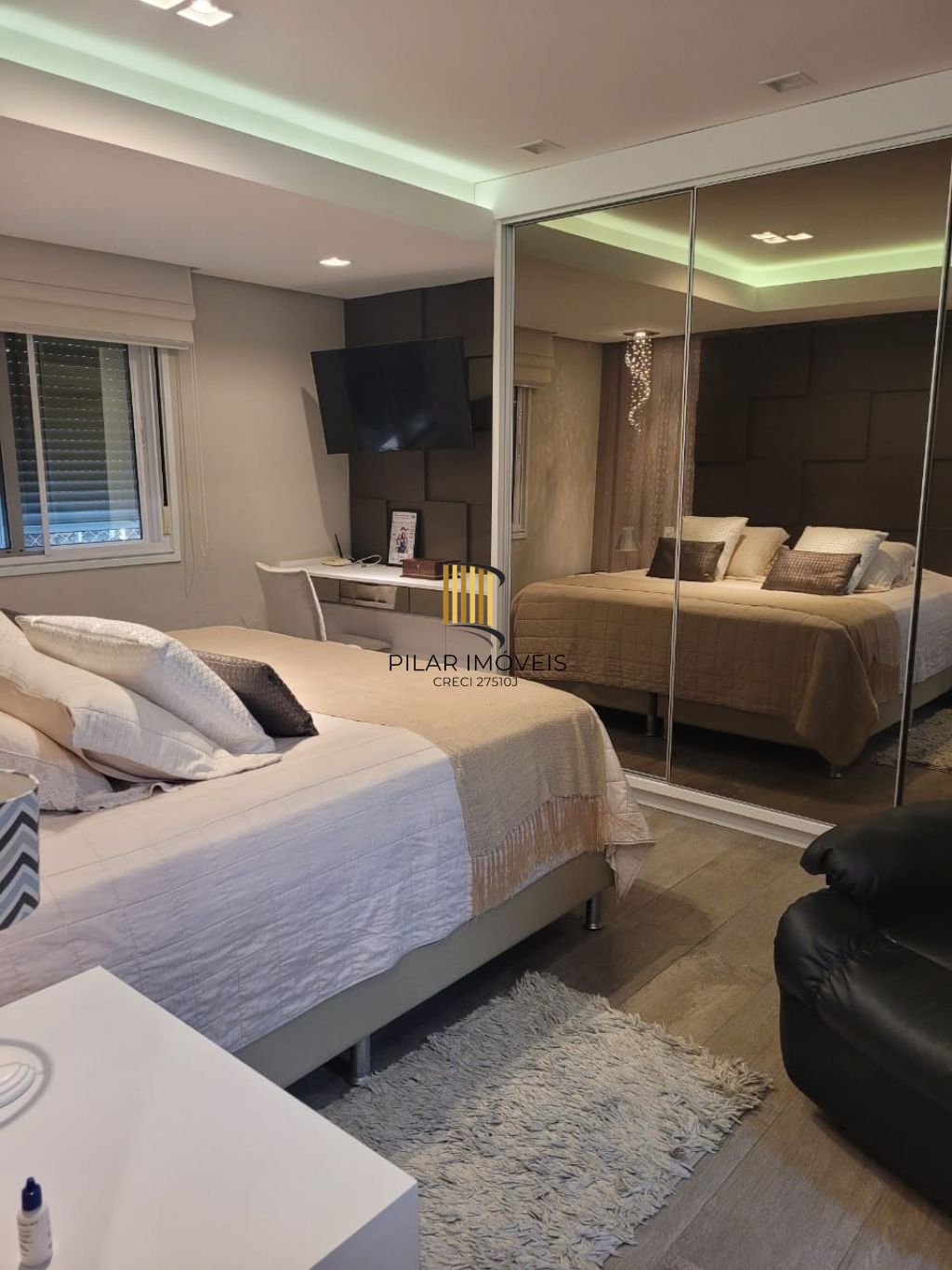 Apartamento com 4 dormitórios e 3 vagas de garagem no Bairro Petrópolis