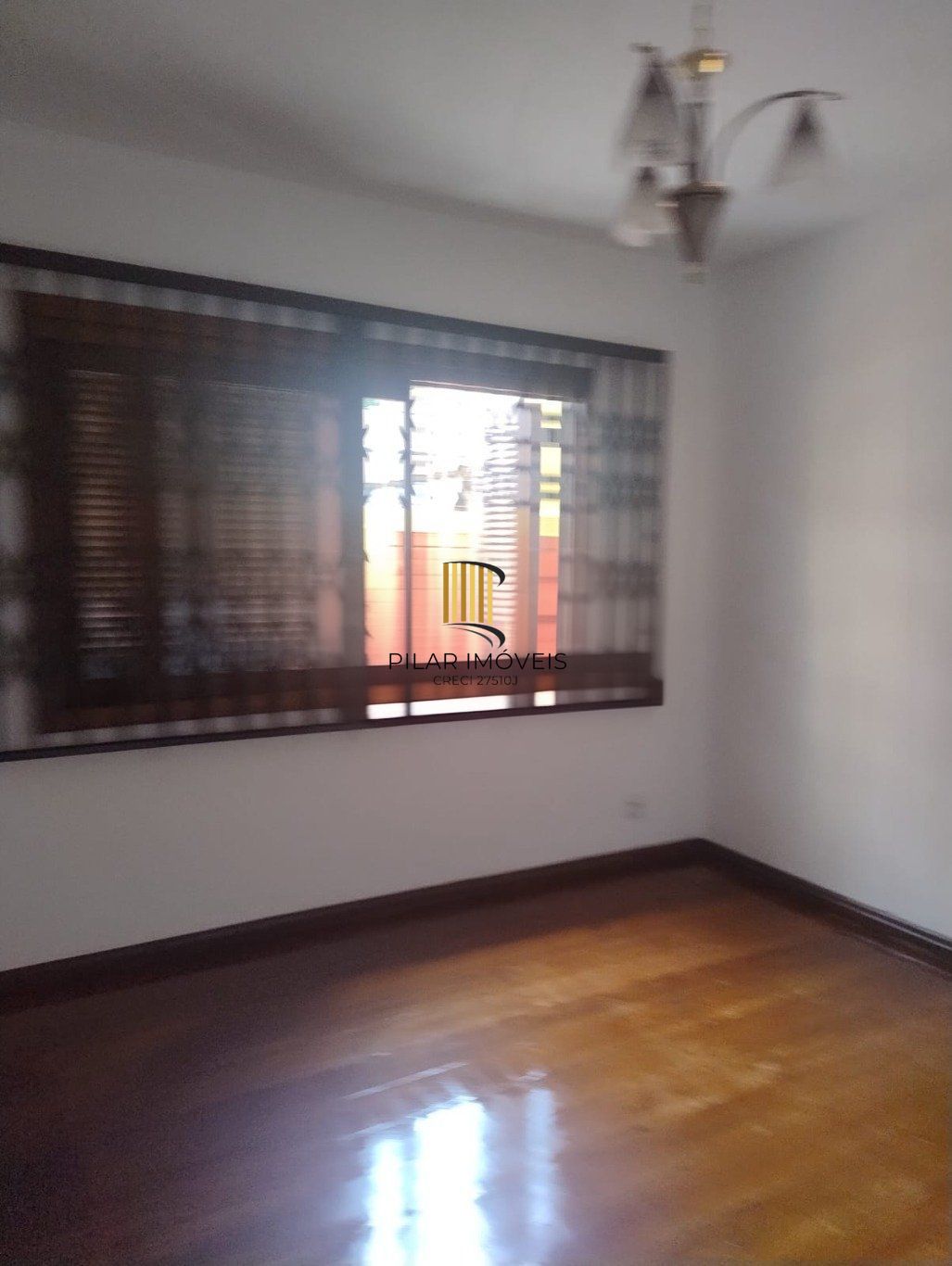 Casa 3 quartos, 4 vagas e churrasqueira no bairro Jardim São Pedro.