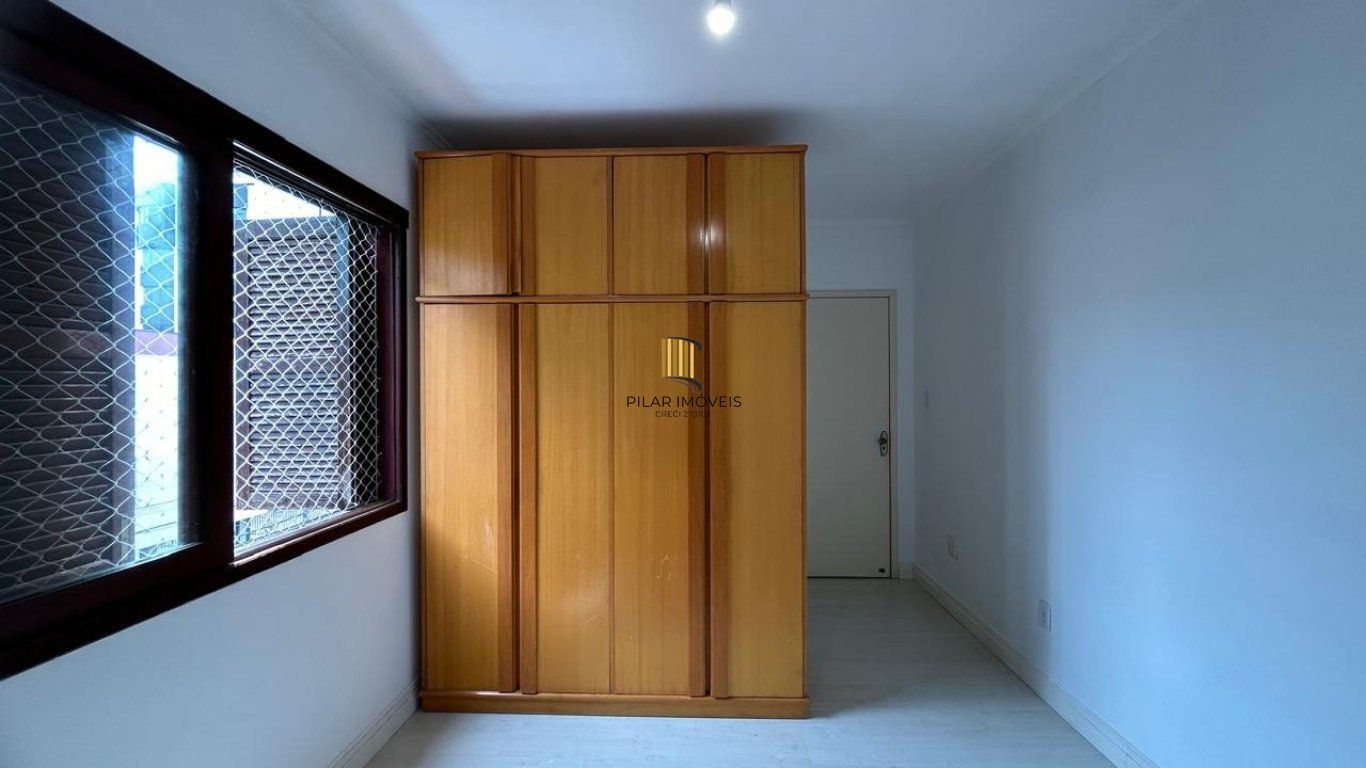 Cobertura de 4 dormitórios e 2 vagas de garagem coberta em Cachoeirinha.