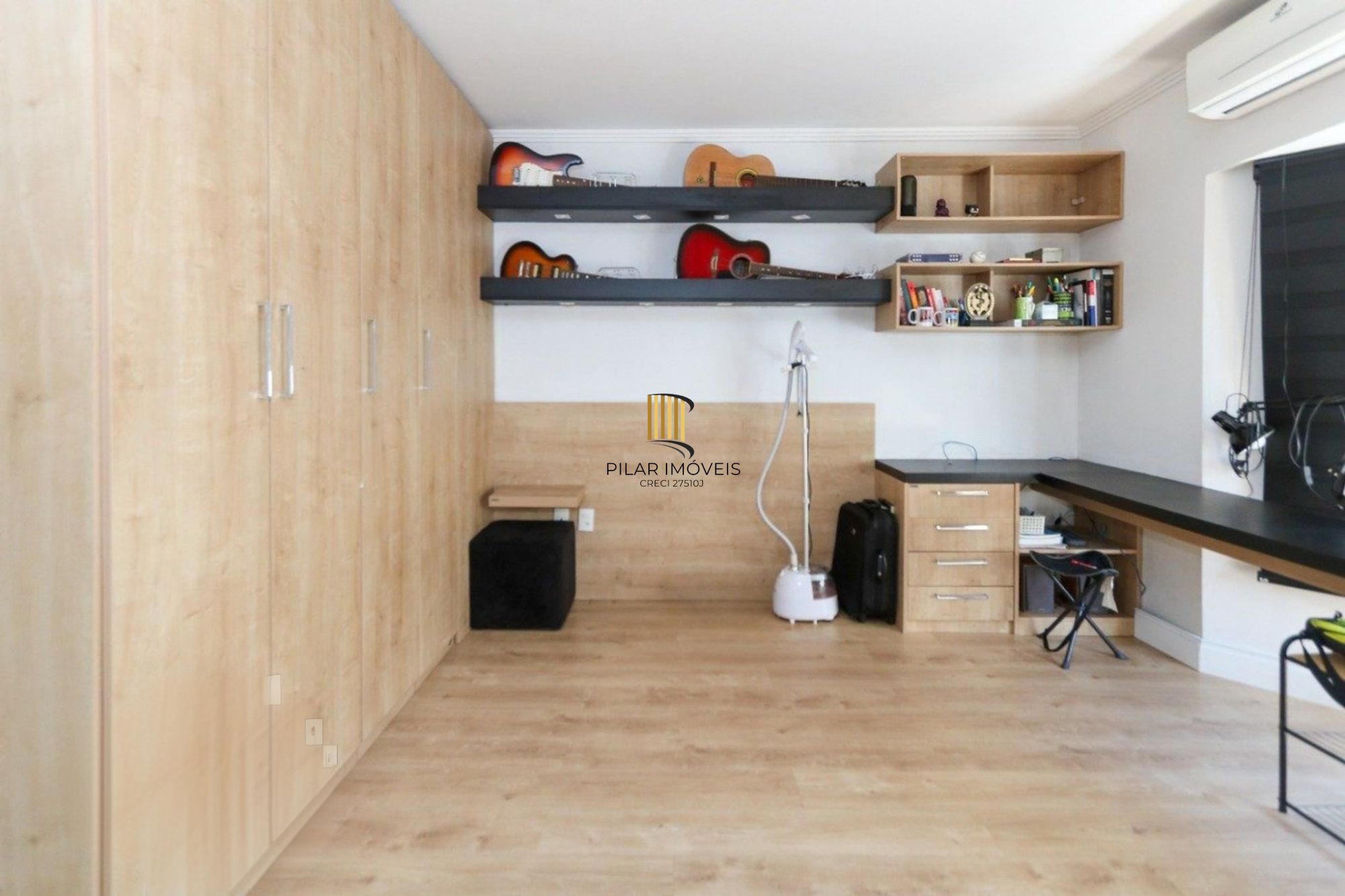 Casa em condomínio com 2 quartos e 2 vagas no bairro Marechal Rondon em Canoas.