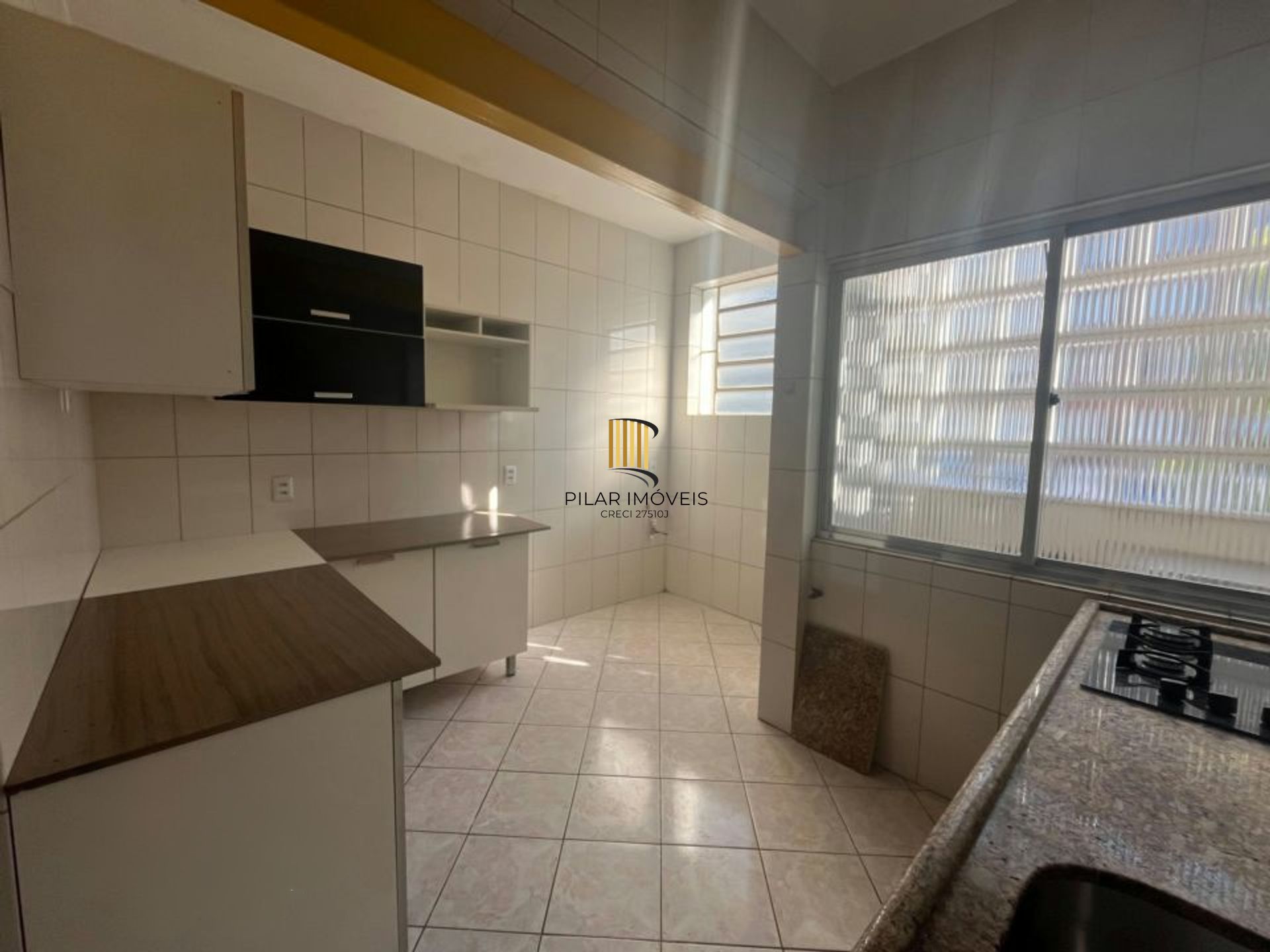 Apartamento semi mobilado de 2 dormitórios bairro Moinhos de Vento