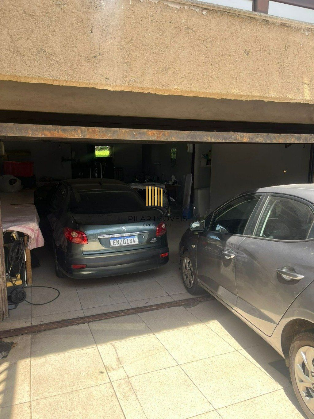 Casa de 3 dormitórios e 4 vagas de garagem em Cachoeirinha.
