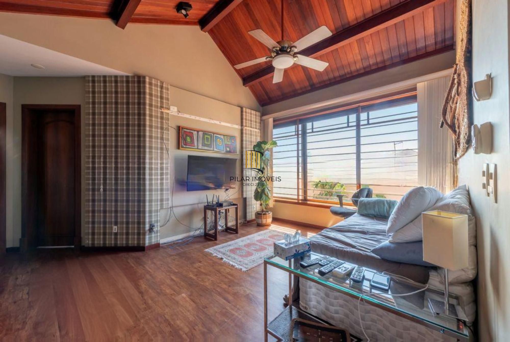 Casa com 5 dormitórios, 2 suítes, 2 vagas,360m² à venda no Jardim Itu Sabará.