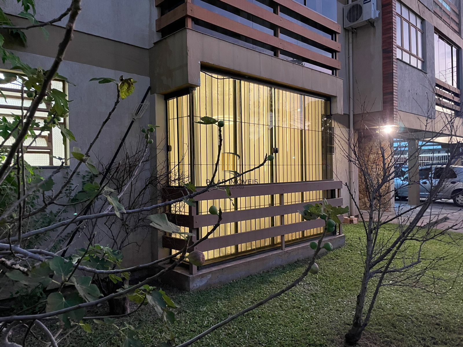 Apartamento térreo garden com 3 dormitórios, 1 suíte, 3 vagas de garagem