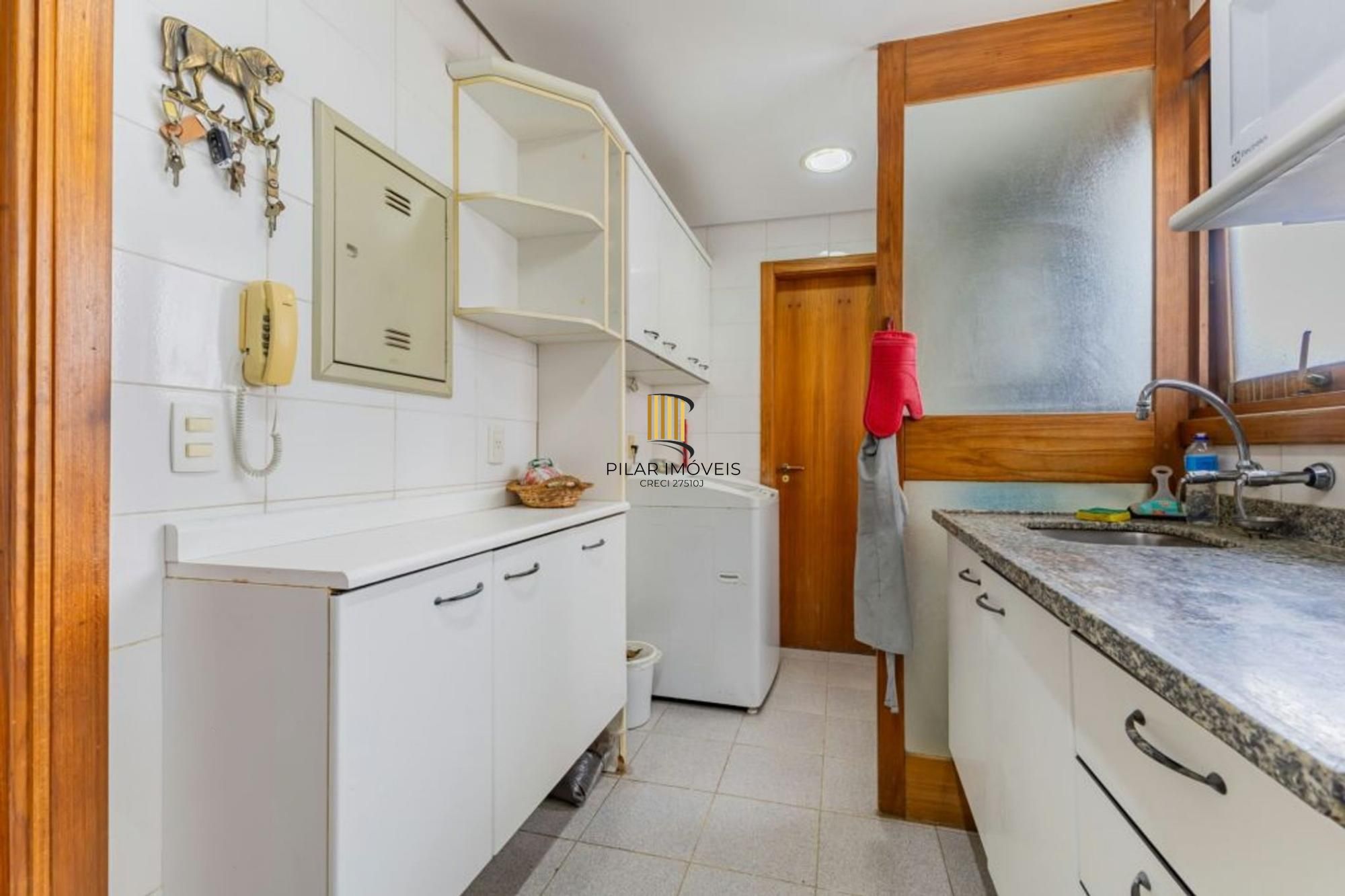 Apartamento com 3 quartos, 1 suíte, 3 vagas e elevador no Bairro São João.