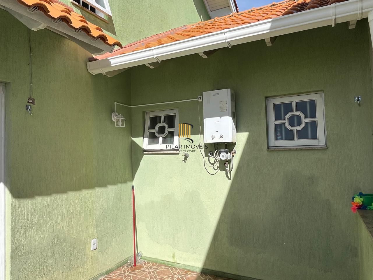 Casa triplex em condomínio no Ecoville com 2 suítes