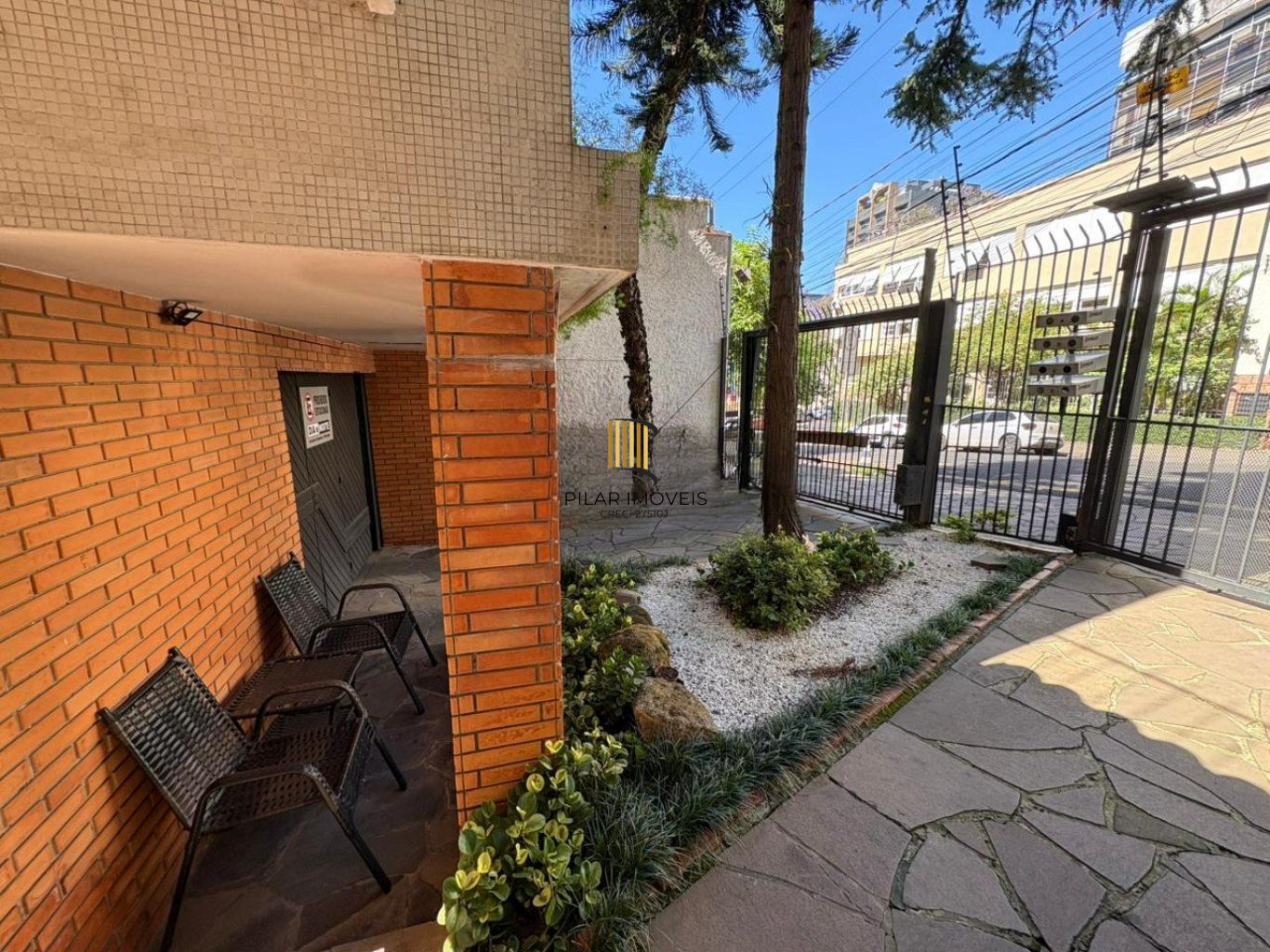 Apartamento de 3 dormitórios, 2 vagas no bairro Moinhos de Vento.