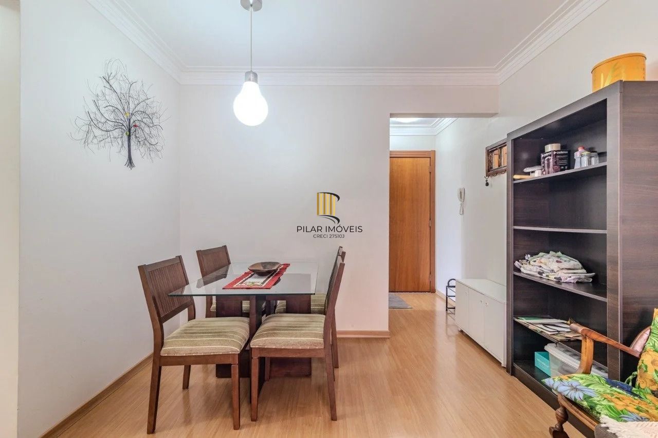 Apartamento 2 Dormitórios com 1 vaga coberta e elevador no Alto Petrópolis