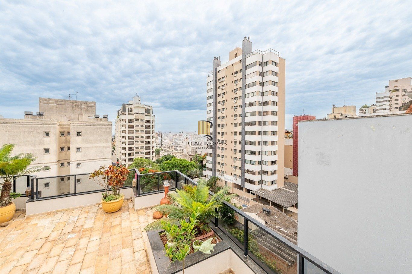 Cobertura de 3 quartos,suíte,elevador,2 vagas no bairro Mont Serrat