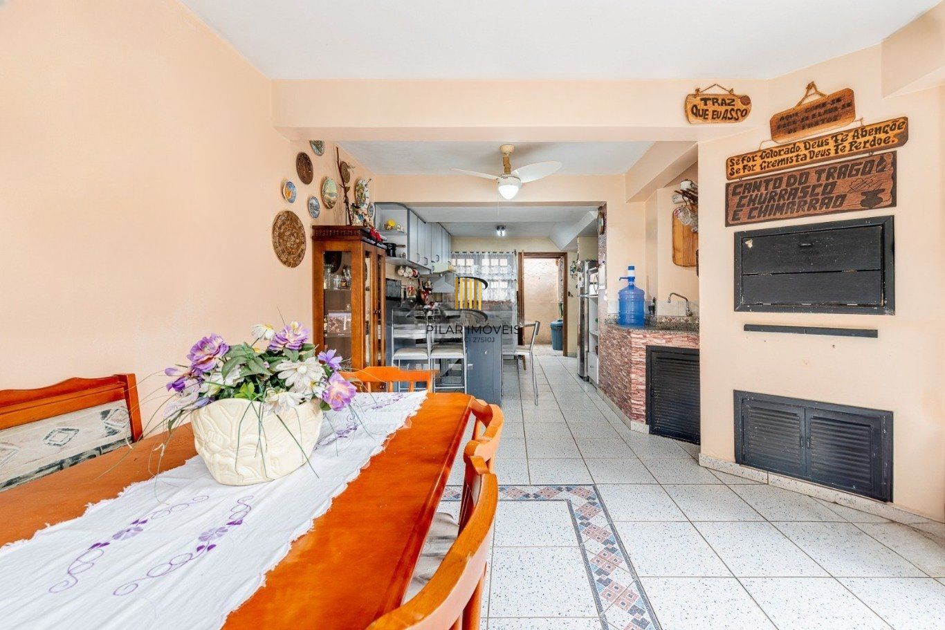 Casa com 3 suítes e 4 vagas no Bairro Boa Vista