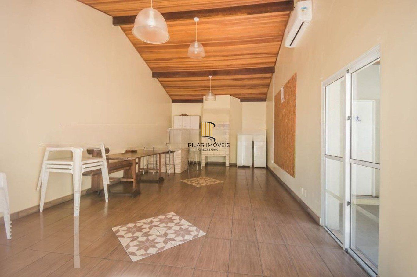 Casa em condomínio com 2 dormitórios e 2 garagem em Branco em Canoas.