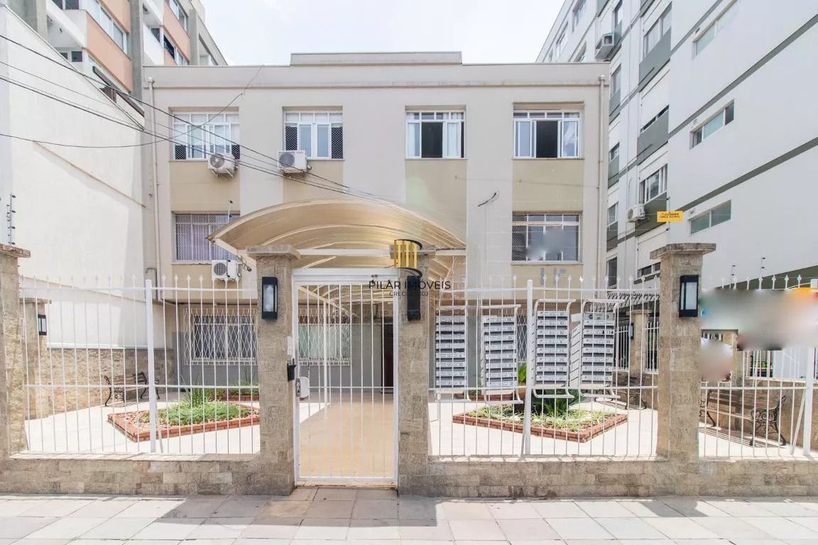 Apartamento com 2 quartos, portaria 24 horas no bairro Menino Deus.