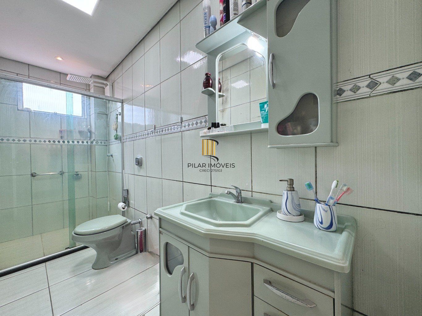 Apartamento com  2 dormitórios e com 1 vaga de garagem em Canoas.