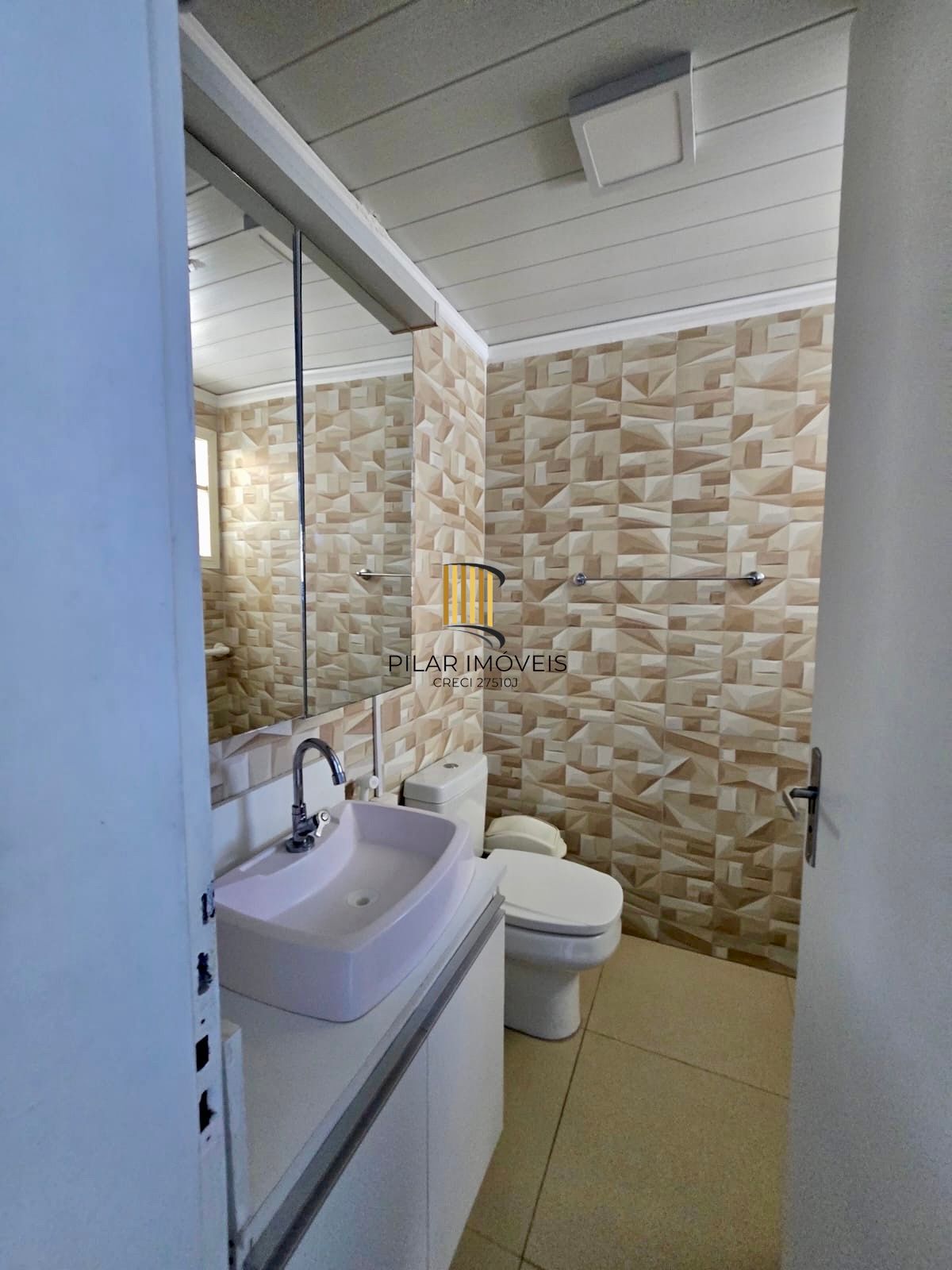 Apartamento de 2 dormitórios, 1 vaga, elevador no bairro Sarandi