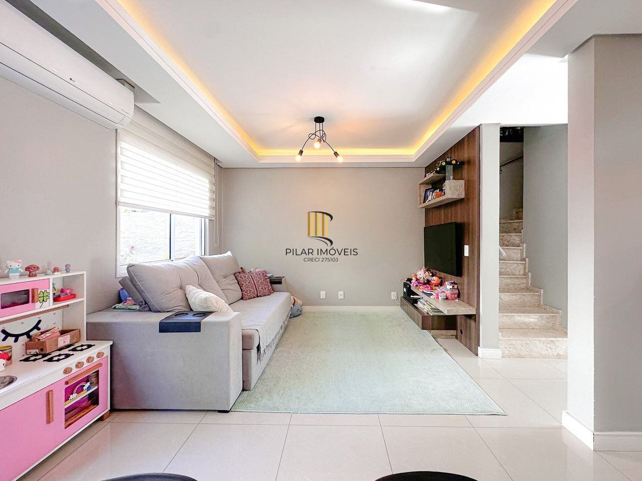 Casa em condomínio com 3 dormitórios e 3 vagas de garagem em Canoas.