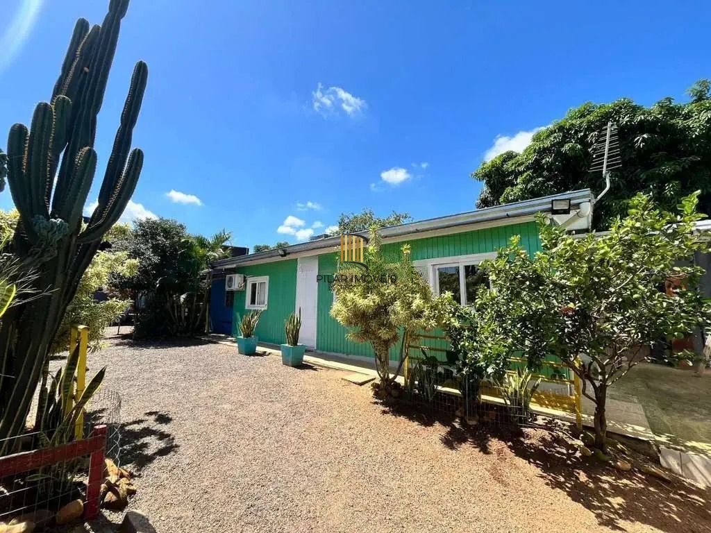 Casa com 3 quartos, vaga coberta e com muro no bairro Campos Novo