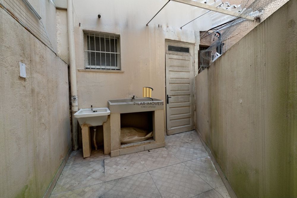 Apartamento JK com 1 dormitório e 54m² à venda em Menino Deus, Porto Alegre.