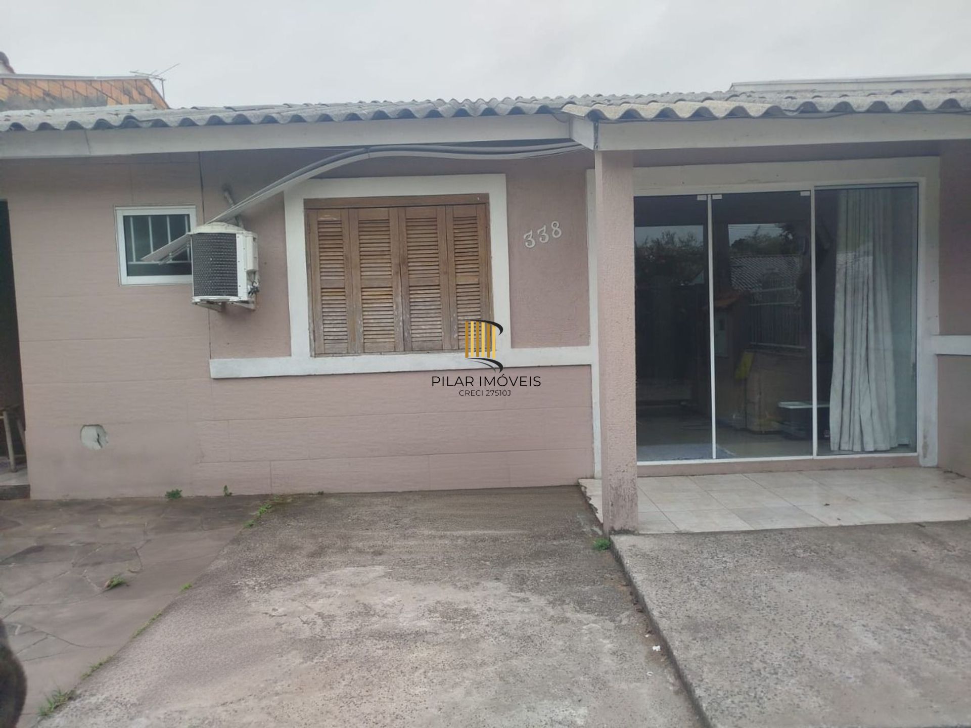 Casa de 2 dormitórios e 2 vagas de garagem em são José Canoas.