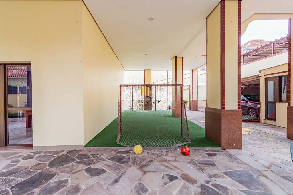 Apartamento com 3 quartos, vaga e elevador no Bairro Menino Deus