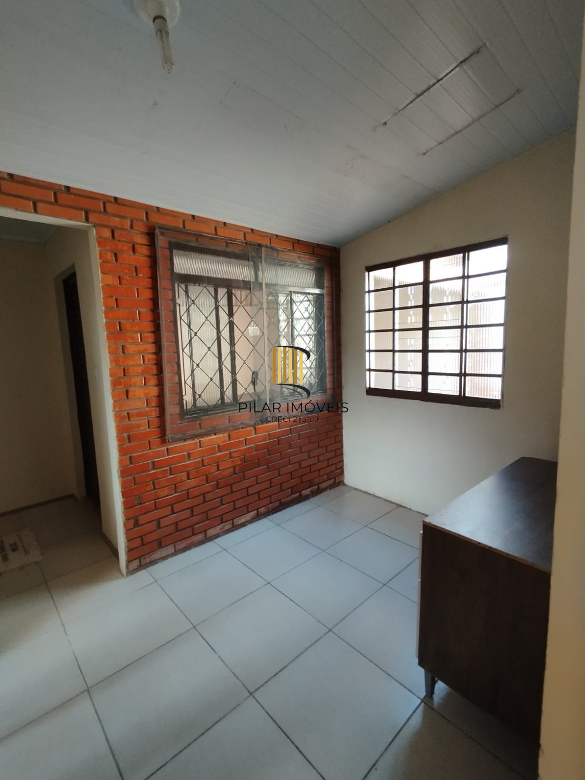 Casa de 4 dormitórios e 2 vagas de garagem em Canoas.