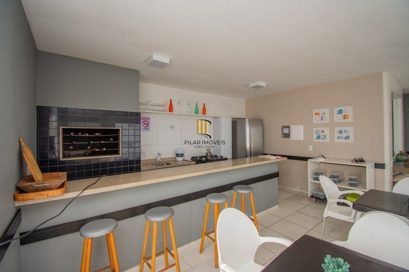 Apartamento Térreo, 2 quartos, vaga, piscina e portaria 24hr no bairro Sarandi.