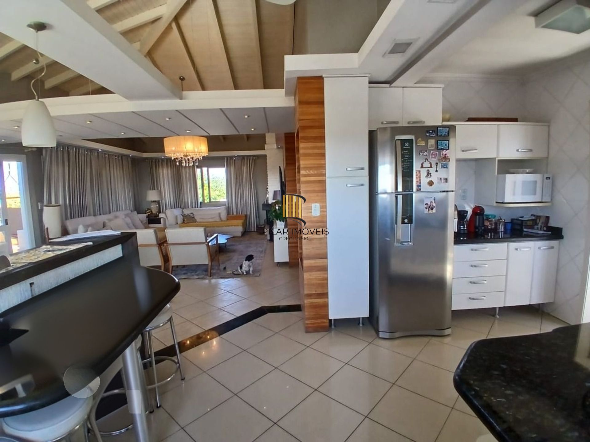 Cobertura com 4 quartos, 1 suíte, 4 vagas e elevador no bairro Igara Canoas.