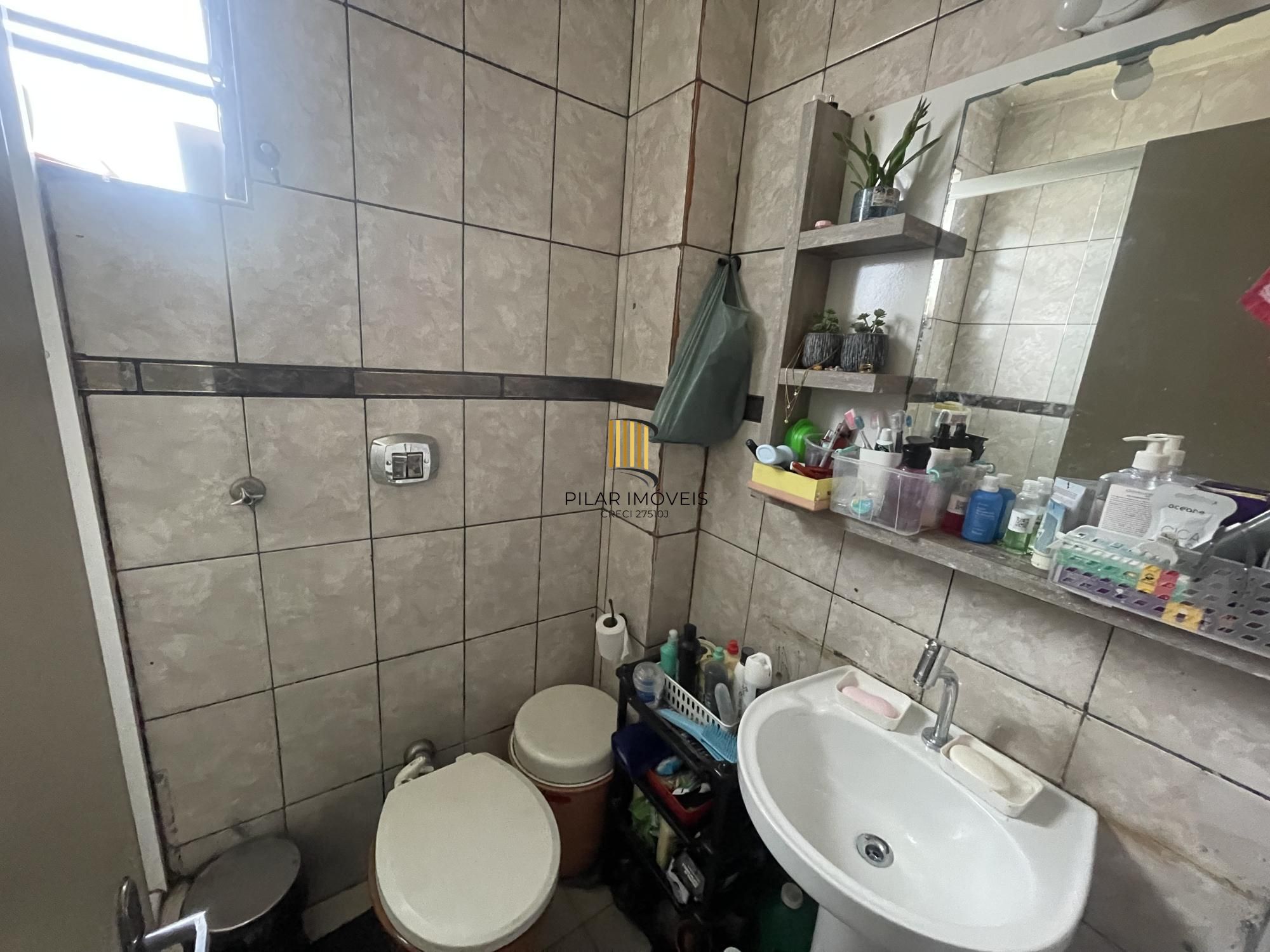 Apartamento com 66 m2 localizado na Rua Abaeté no Bairro Sarandi