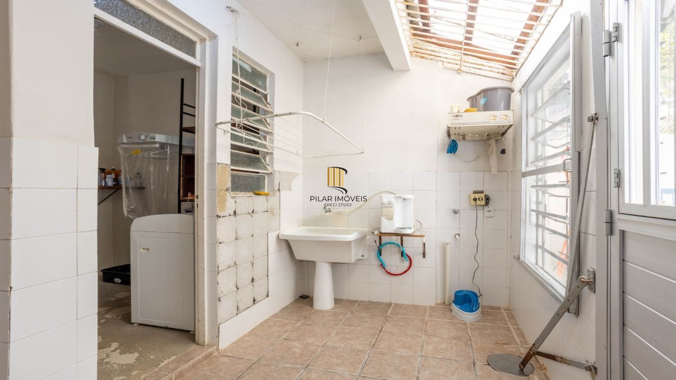 Apartamento térreo com pátio à venda no Bom Fim – 2 dormitórios e dependência