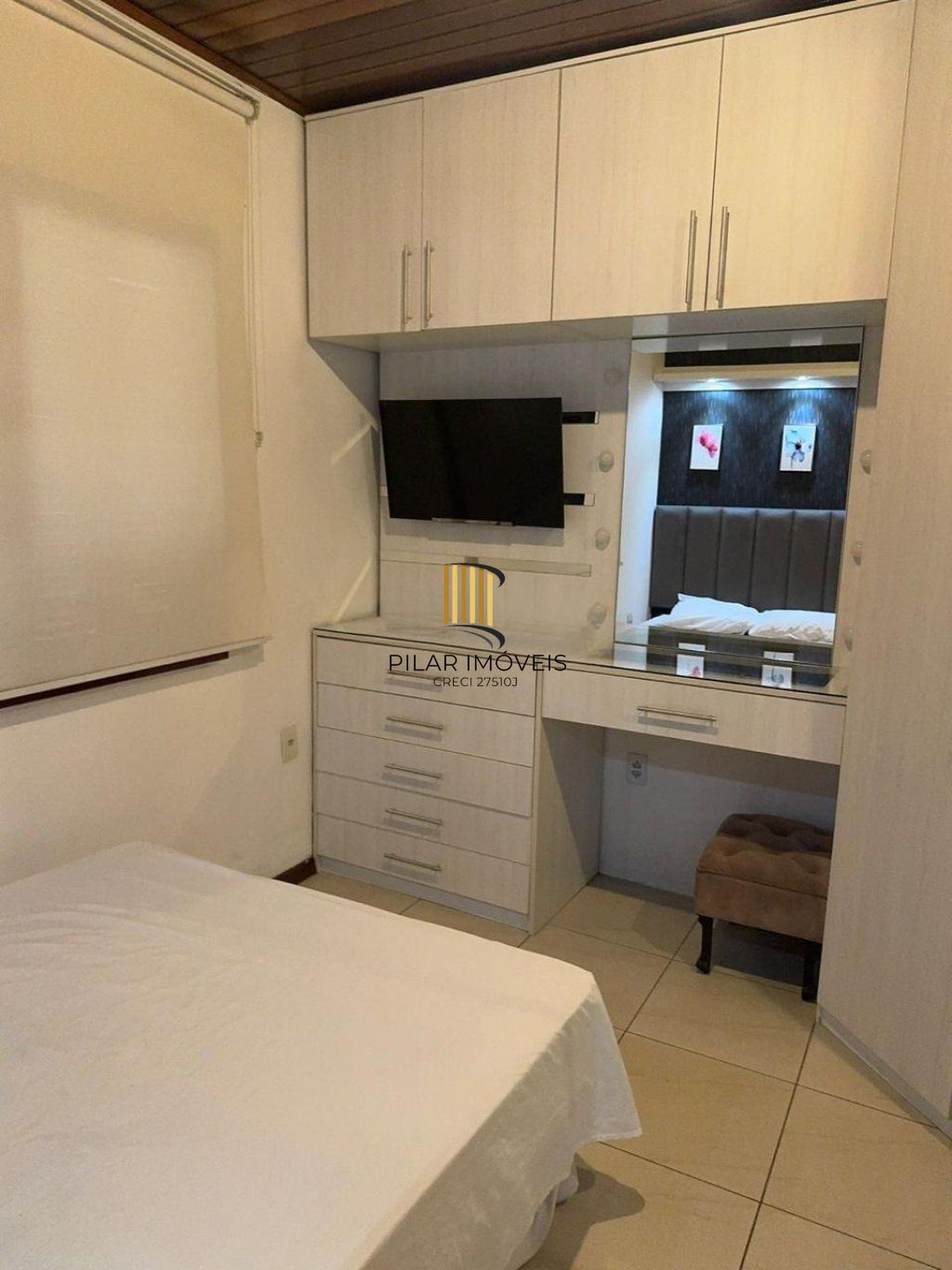 Casa de 4 dormitórios e 2 vagas de garagem no Bairro Monte Carlos Cachoeirinha.