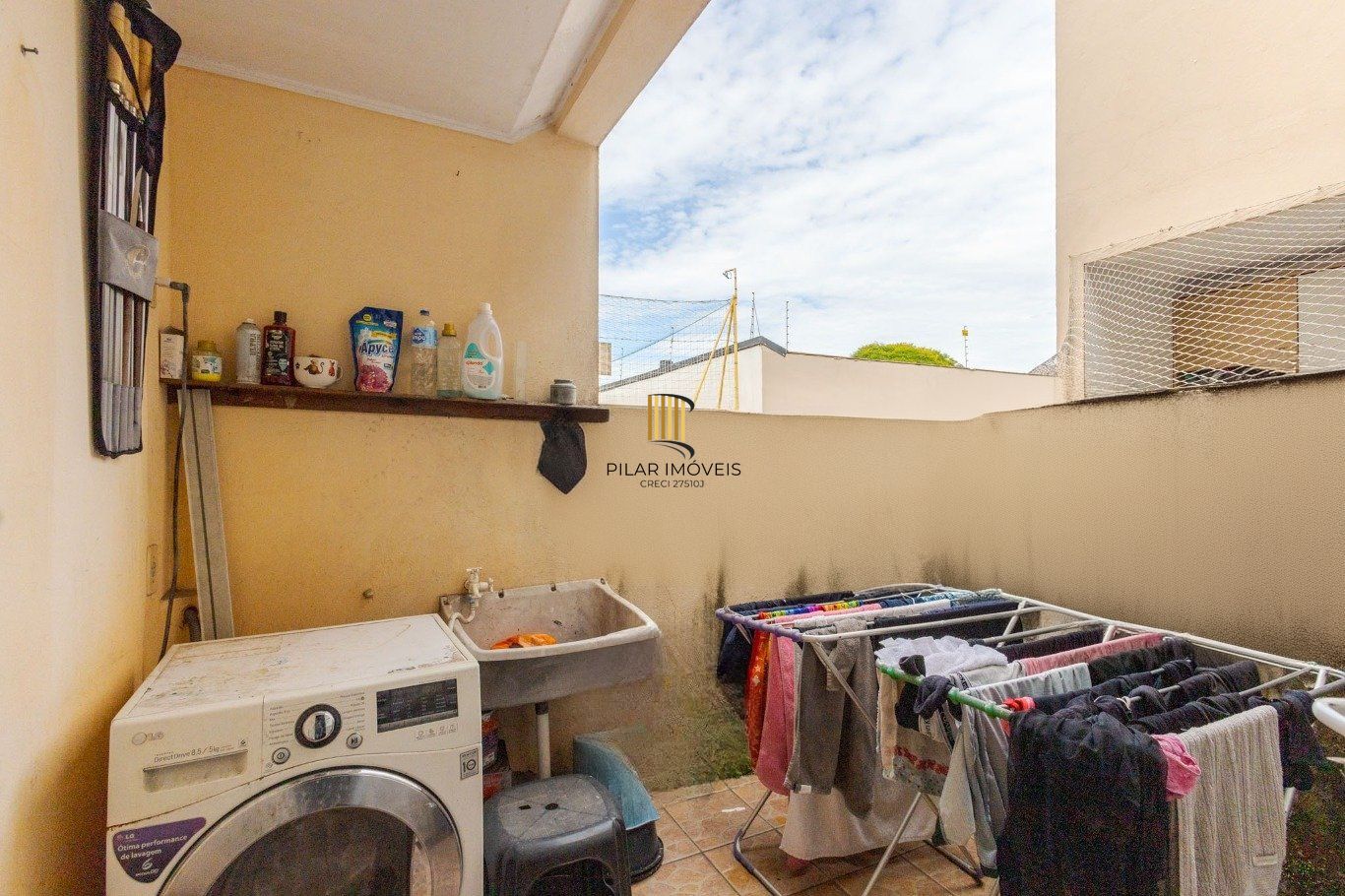 Casa com 3 quartos semi mobiliado com vaga no bairro Partenon