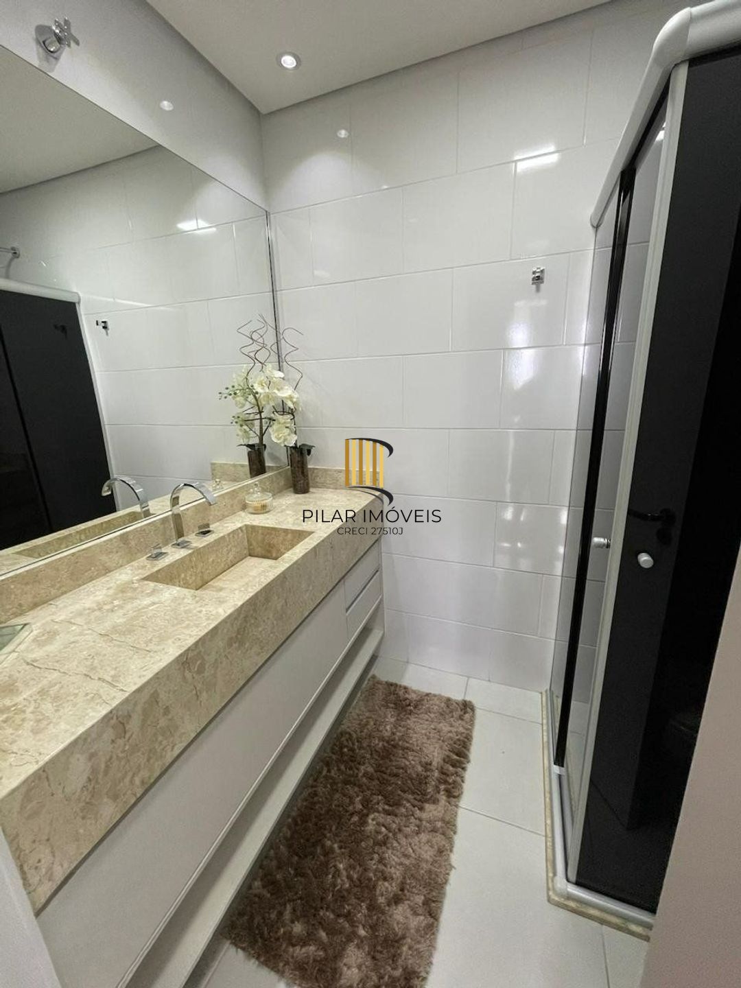 Apartamento com 2 dormitorios, com elevador e 1 vaga de garagem em Canoas.