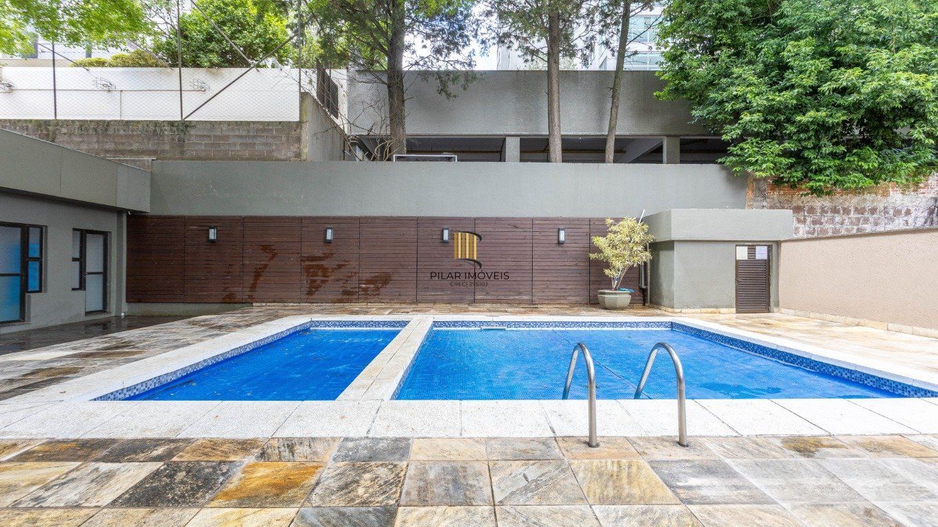 Cobertura de 3 quartos com piscina e 2 vagas no Bairro Mont Serrat.