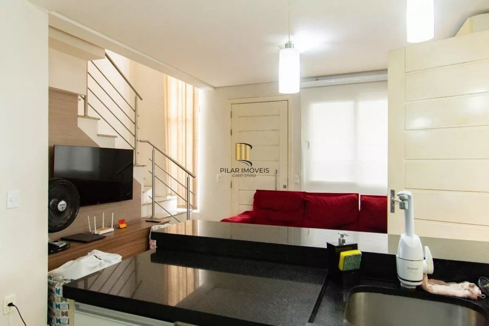 Casa de 3 dormitórios e 2 vagas de garagem em Canoas.