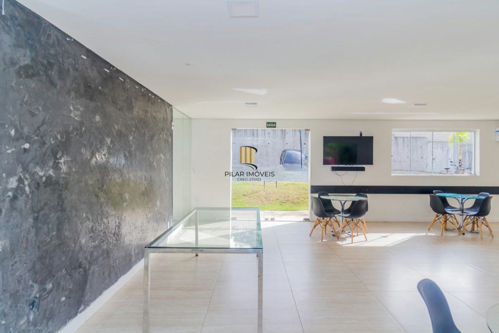 Apartamento de 2 dormitórios com 1 vaga no Bairro Morro Santana.