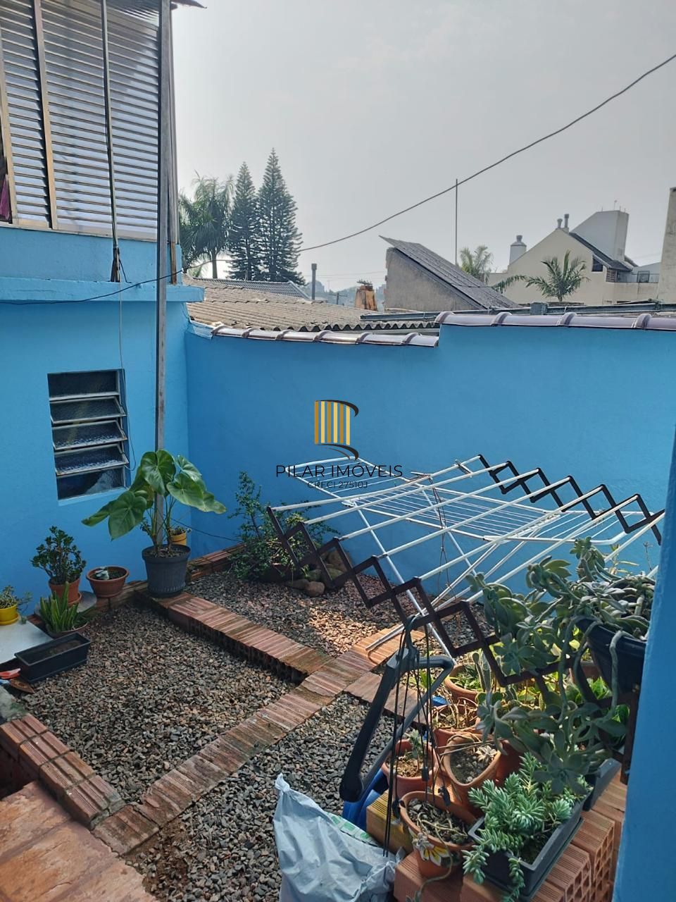 Casa geminada com 3 quartos, vaga de garagem e sacada no bairro Jardim Sabara