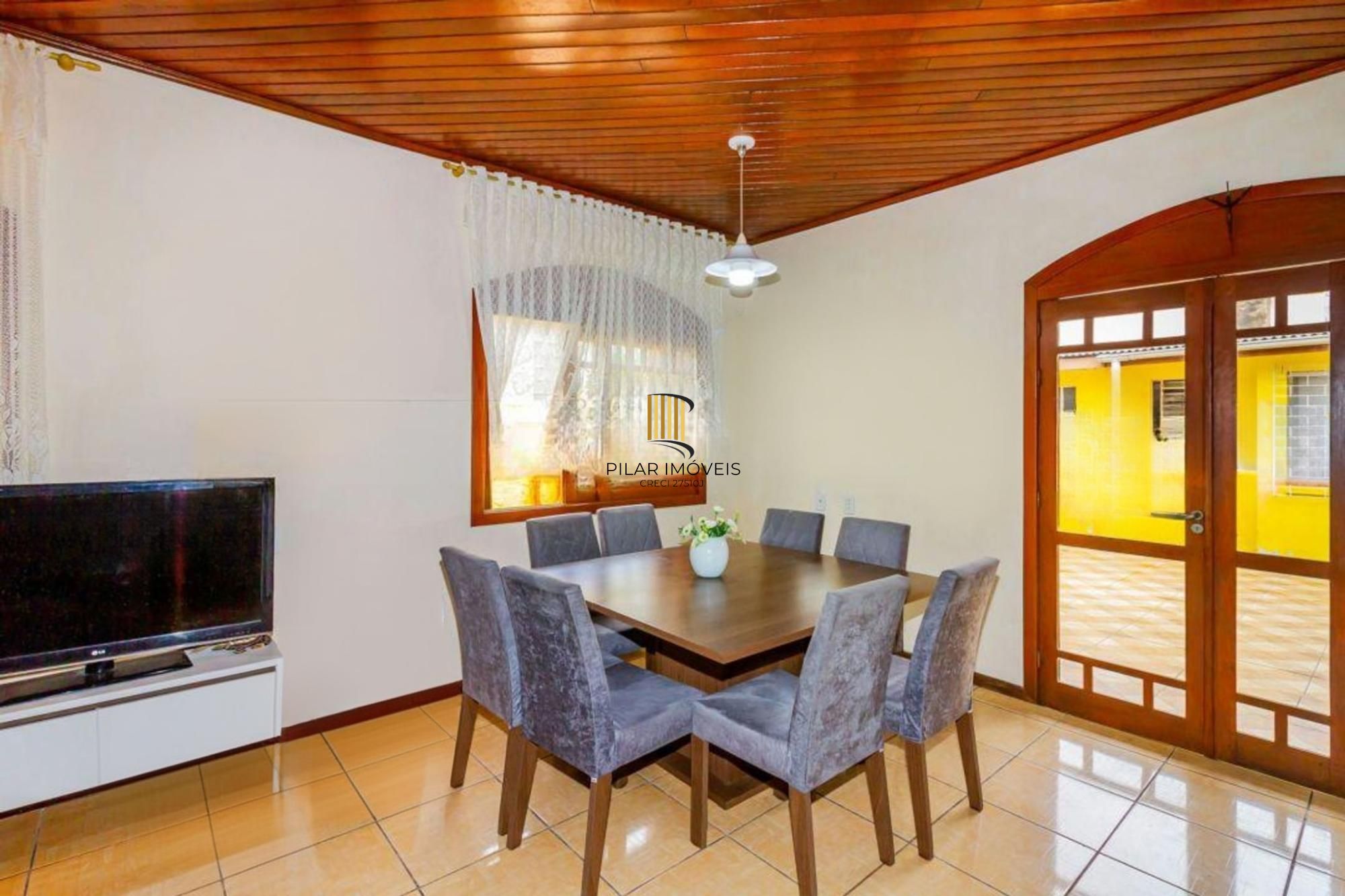 Casa com 5 dormitórios no Bairro Sarandí