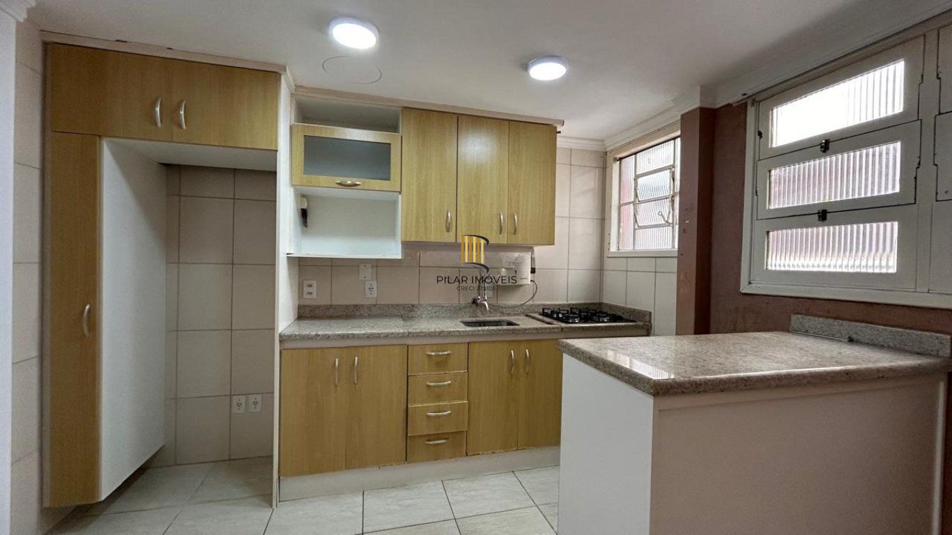 Cobertura de 4 dormitórios e 2 vagas de garagem coberta em Cachoeirinha.