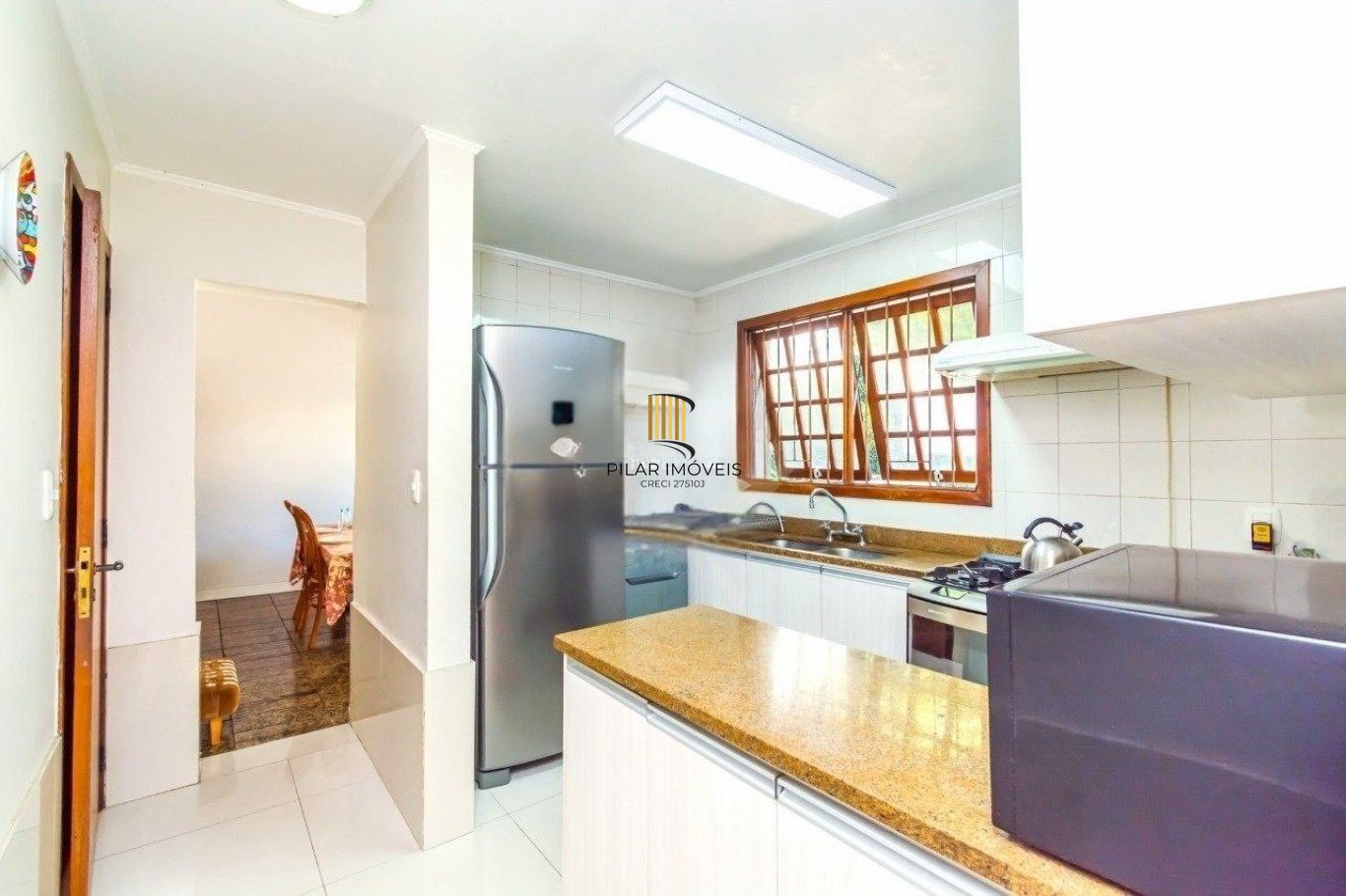 Casa com 4 dormitórios, 1 suíte, 4 vagas, piscina no bairro Três Figueiras.