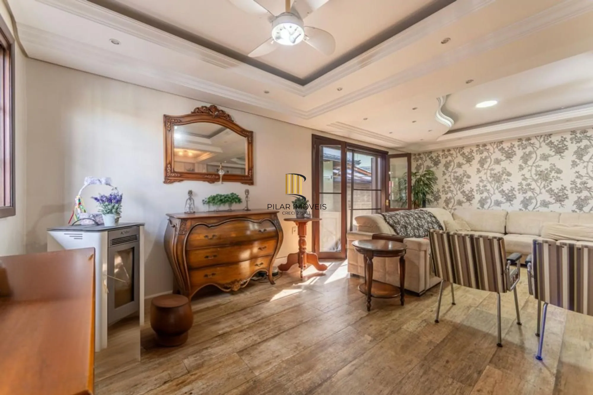 Casa com 4 quartos,1 Suite, 2 vagas e 450m² à venda em Sarandi.