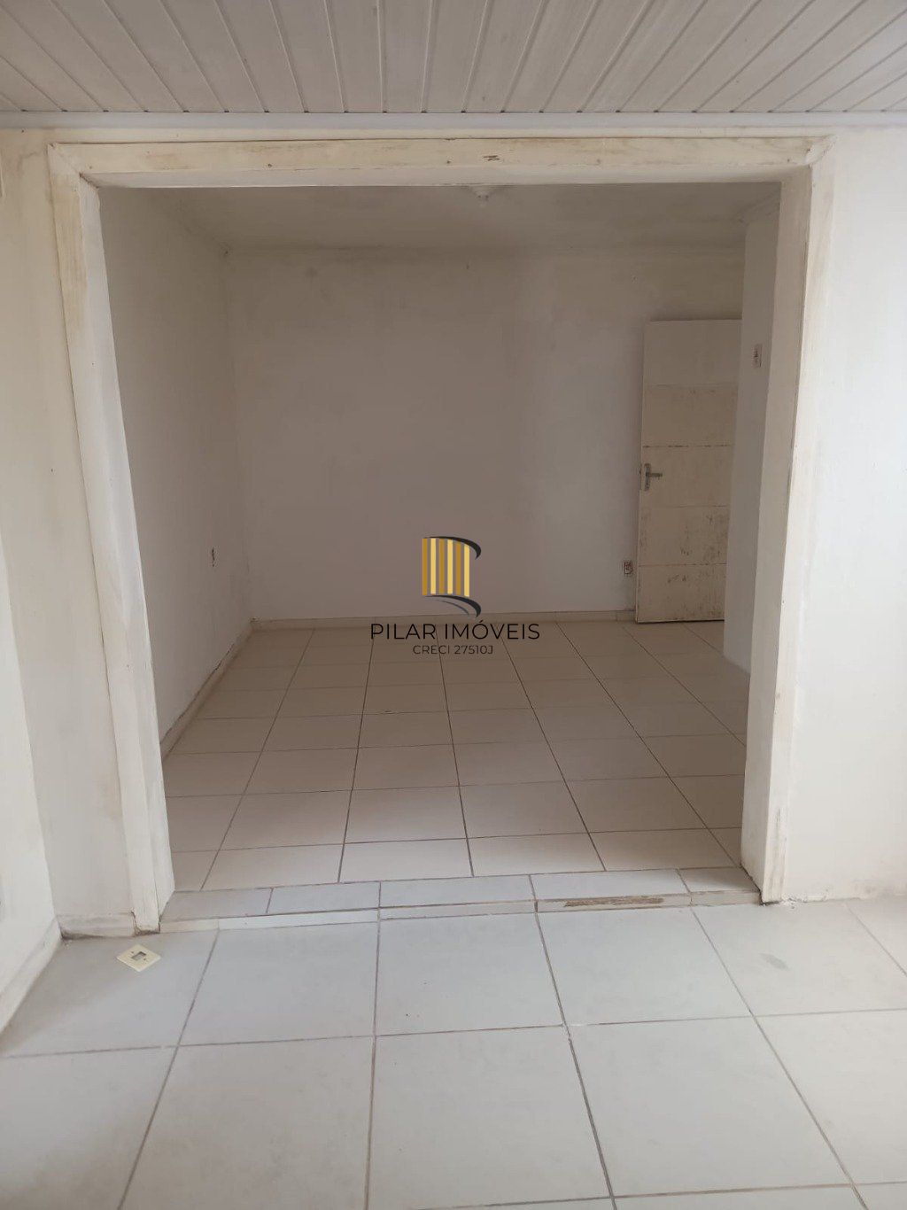 Casa com 2 dormitórios e 2 vagas de garagem em Canoas.