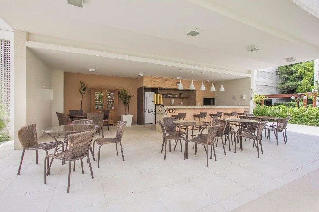 Apartamento com 3 dormitórios, 1 suíte, 1 vaga e elevador no Passo da Areia