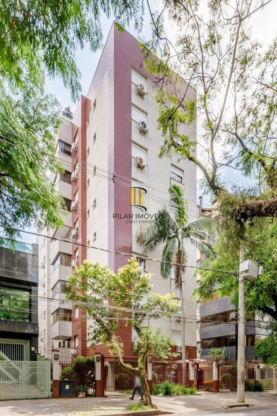 Apartamento com 3 quartos e 4 vagas no Menino Deus, Porto Alegre.